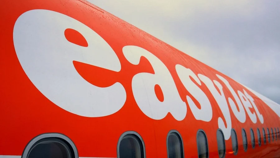 UK Airport Staff Given Bonus for Catching EasyJet Passengers Carrying Oversized Luggage