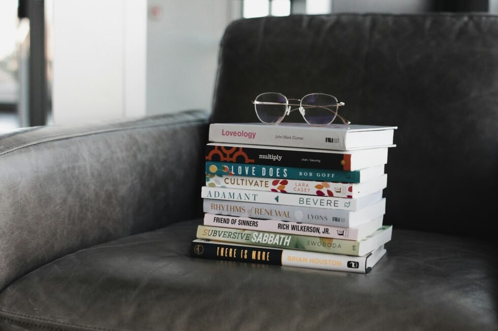 25 Life-Changing Books to Read in Your 20s A Definitive Guide to Growing, Thriving, and Finding Yourself