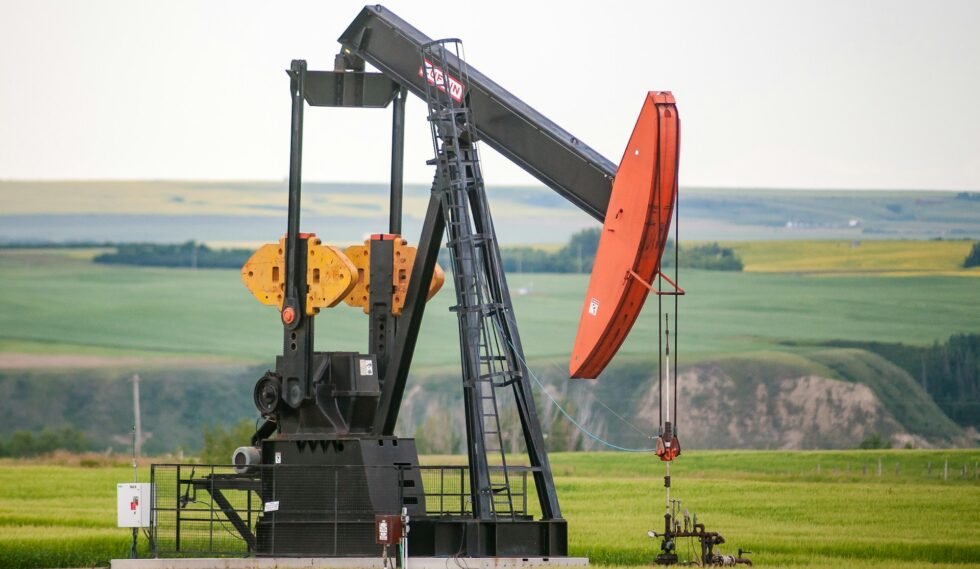 IEA Lowers Forecast for Record Oil Surplus in 2026