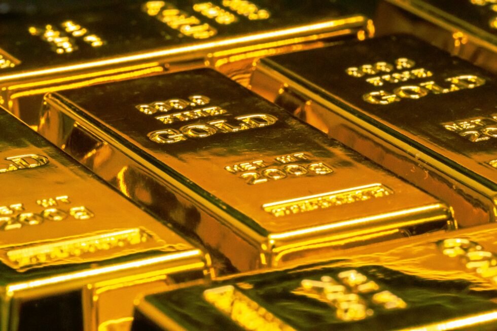 Gold Price Hits New Record Due to Sharp Dollar Weakening